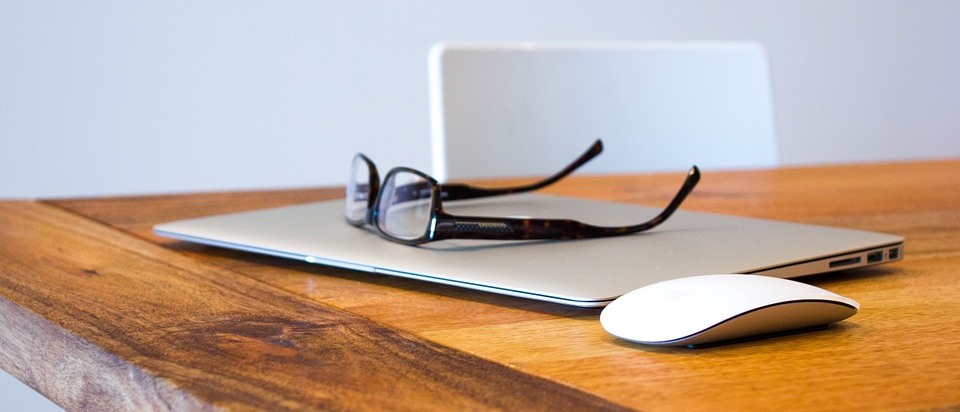 Glasses and laptop on a desk. Photo: Pixabay