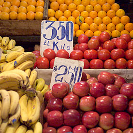 Marktstand mit Früchten