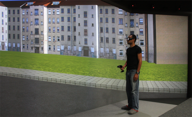 Miguel Fonseca finding his way in a virtual city.