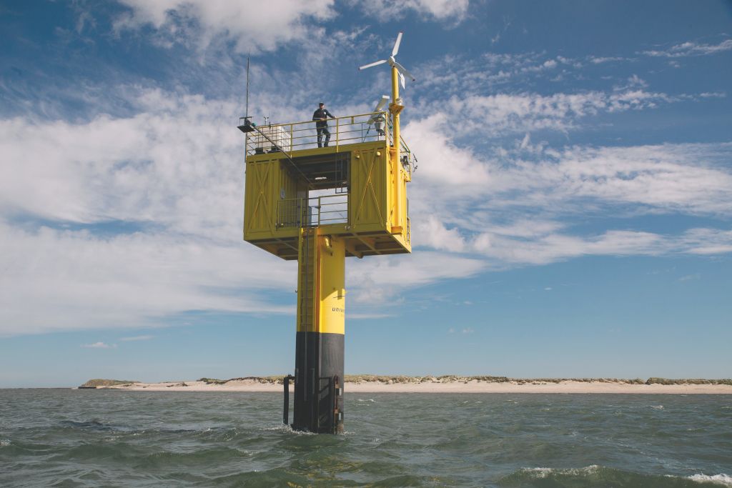 Die Dauermessstation (Time Series Station - TSS) Spiekeroog im Seegatt zwischen den Inseln Langeoog und Spiekeroog wurde 2002 errichtet und nimmt seither kontinuierlich ozeanographische und meteorologische Daten auf (Foto: Y. Kedem)