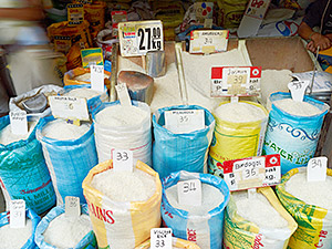 Vielfalt der Reissorten auf einem Markt auf den Philippinen. Foto: André Künzelmann/UFZ