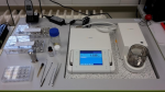 Analytical microbalance for weighing solid samples for elemental analysis
