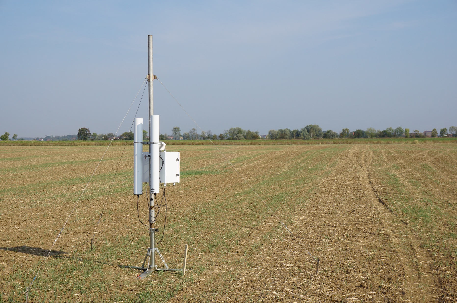 Soil moisture measurements with cosmic neutrons