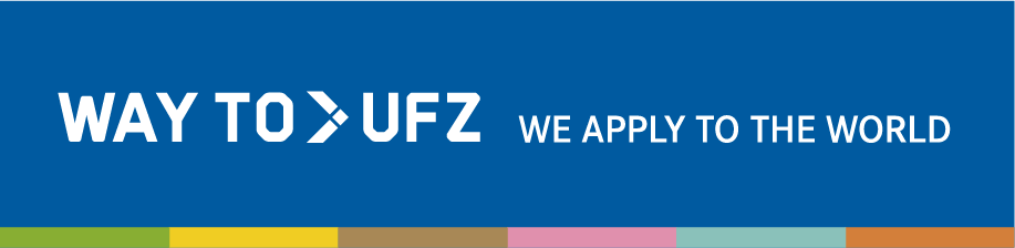 Schriftzug in wießer Farbe: WAY TO UFZ - we apply to the world auf blauem Grund