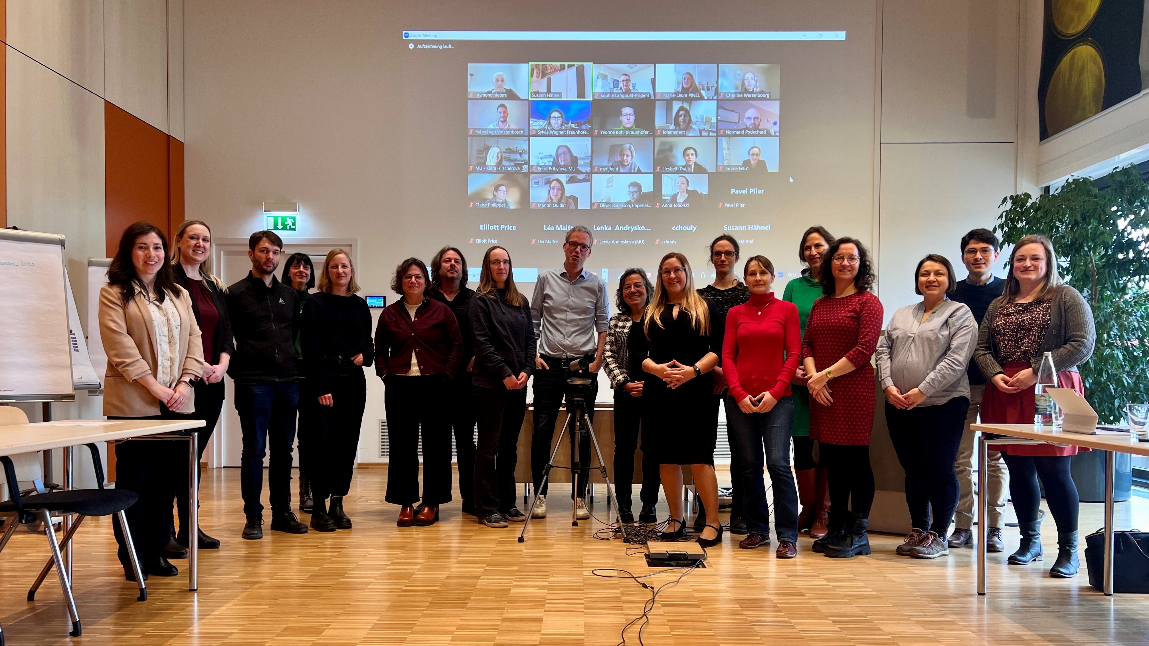 Group picture of ENDOMIX kick-off meeting.