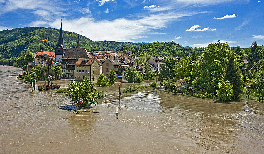 Flood due to heavy rainfall at Neckargemund at the Neckar river in southern Germany in early summer. Source: Jens Hertel , Adobe Stocks, #441425883