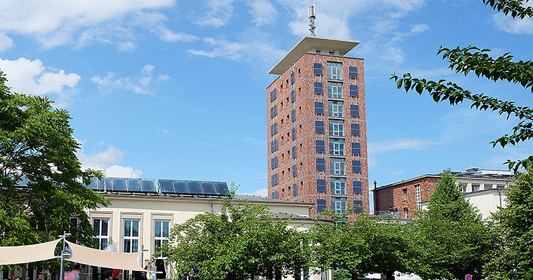 Umweltfreundliche Energie: Photovoltaik-Anlagen
Das UFZ setzt auf die eigenständige Produktion und den verstärkten Einsatz regenerativer Energie am Standort Leipzig (mehr zu den Anlagen im Datenblatt unten).