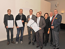 Deutsche Preis für Wissenschaftsfotografie: André Künzelmann (vierter von links) erhielt den mit 4.000 Euro dotierten zweiten Preis. Deutsche Preis für Wissenschaftsfotografie: André Künzelmann (vierter von links) erhielt den mit 4.000 Euro dotierten zweiten Preis.