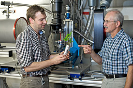 Sascha Oswald and Eberhard Lehmann at the PSI neutron tomography facility ICON Sascha Oswald and Eberhard Lehmann at the PSI neutron tomography facility ICON
