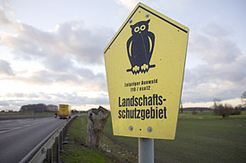 Schutzgebiete erbringen wichtige Ökosystemdienstleistungen. Schild für Schutzgebiet