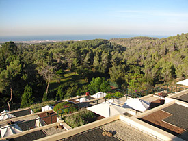 Blick von einer Hotelanlage im Karmel-Gebirge in Richtung Mittelmeer
