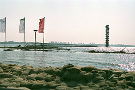 Hochwasser August 2002: Der Goitzsche-See bei Bitterfeld