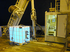 Ein Mikrokosmos im 1000-Liter-Maßstab: UV-Licht wurde im Referenzsystem zum Abtöten des Wassers benutzt. Ein Mikrokosmos im 1000-Liter-Maßstab: UV-Licht wurde im Referenzsystem zum Abtöten des Wassers benutzt.