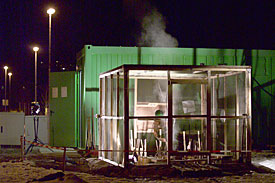 Anlage zur Radiofrequenz-Bodenerwärmung Anlage zur Radiofrequenz-Bodenerwärmung, im Hintergrund die grünen Container für die Steuerung