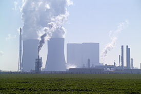 Kraftwerke tragen zum Kohlendioxid-Ausstoß bei.