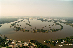Augusthochwasser 2002 - Elbeschleife nördlich von Dessau/Sachsen-Anhalt