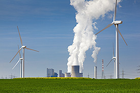 Kraftwerk und Windkraftwerke. Foto: fotolia, ©Stefan Ouwenbroek