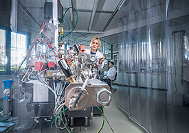 Die NanoSIMS ist ein Sekundärionen-Massenspektrometer; Foto: André Künzelmann, UFZ