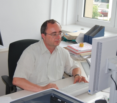 Ralph Kühne at his desktop