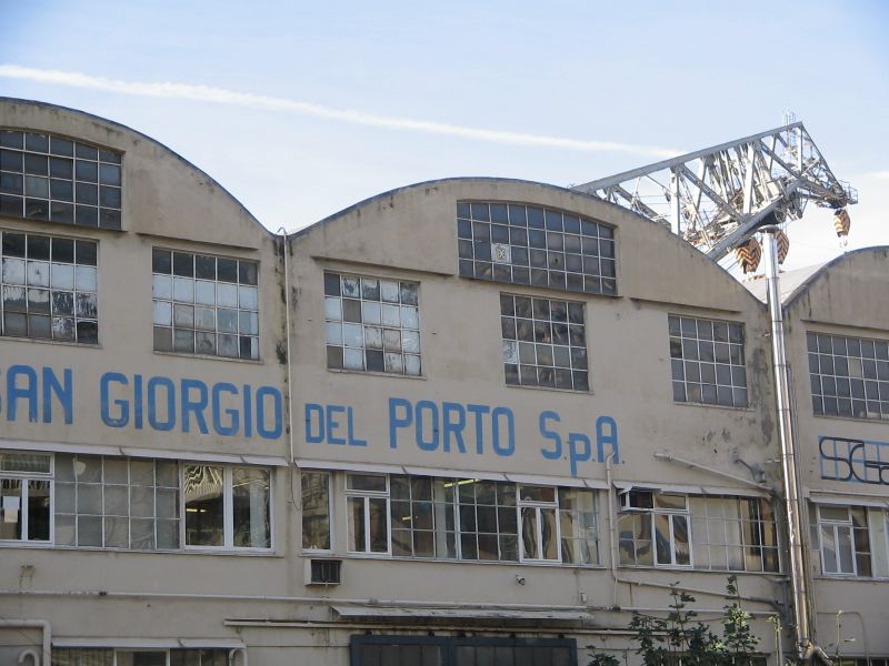 Genoa: still active docks near to the city centre