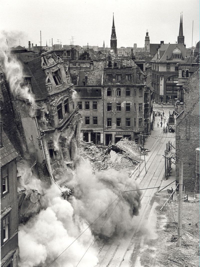 Demolition of housing in Halle's city centre in the 1980s