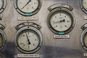 Engine Room control panel / Rob Oo / cc-by 2.0 Engine Room control panel / Rob Oo / cc-by 2.0