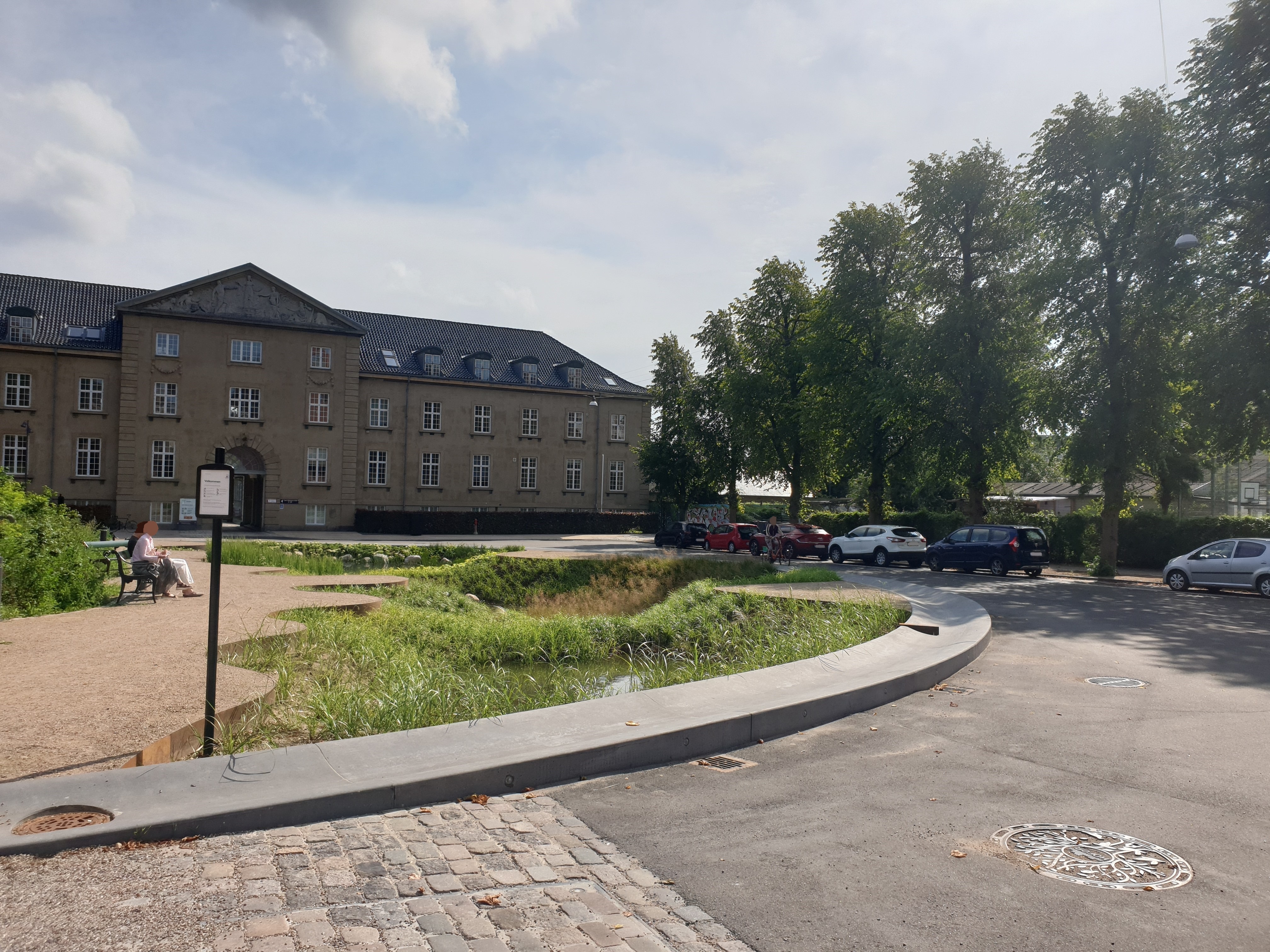 Beispiel einer gelungenen BGI-Implementierung in Kopenhagen-Østerbro, Carl Nielsens Allé 15C ©F. Klickermann, 08/2025/UFZ Beispiel einer gelungenen BGI-Implementierung in Kopenhagen-Østerbro, Carl Nielsens Allé 15C ©F. Klickermann, 08/2025/UFZ