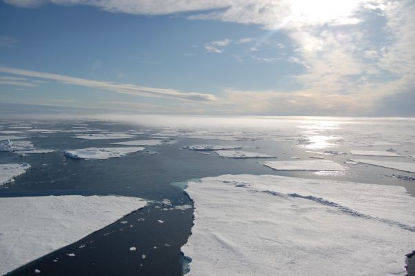 Die nordwestlichen Bereiche des HAUSGARTEN Observatoriums sind - noch - ganzjährig eisbedeckt (Foto: Tiefseegruppe des AWI)