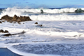Breaking waves. Photo: Andreas Hermsdorf_pixelio.de