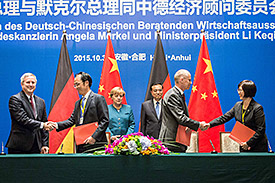Vertragsunterzeichnung in Hefei (VR China) im Beisein von Bundeskanzlerin Angela Merkel und dem Chinesischen Ministerpräsidenten Li Keqiang. Quelle: Bundespresseamt