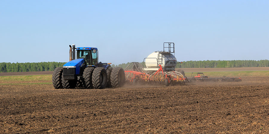 Traktor-Aussaat in Sibirien Foto: I. Kühling