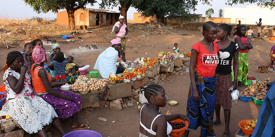 Regional market in Angola Photo: M. Pröpper