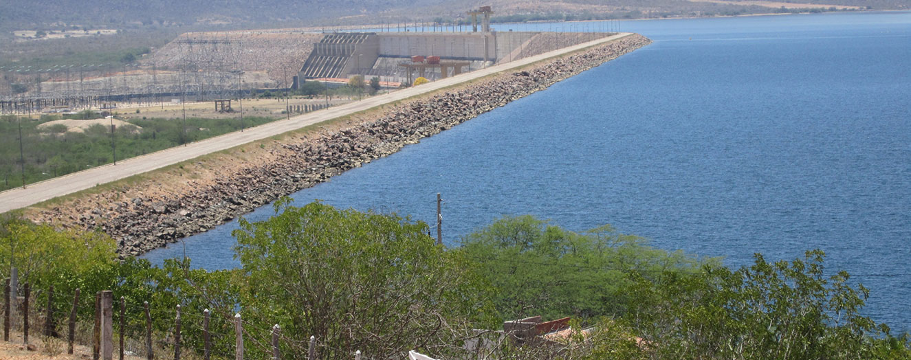 The damm wall of the Intaparica reservoir Photo: V. Rodorff