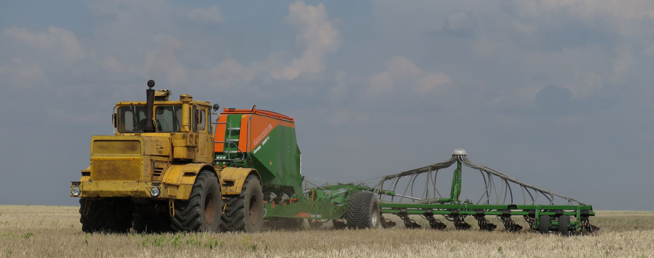 Machinery is suitable for high-continental dry farming regions. Kazakh Steppe, Kostanai Region Photo: Grunwald/Amazonenwerke