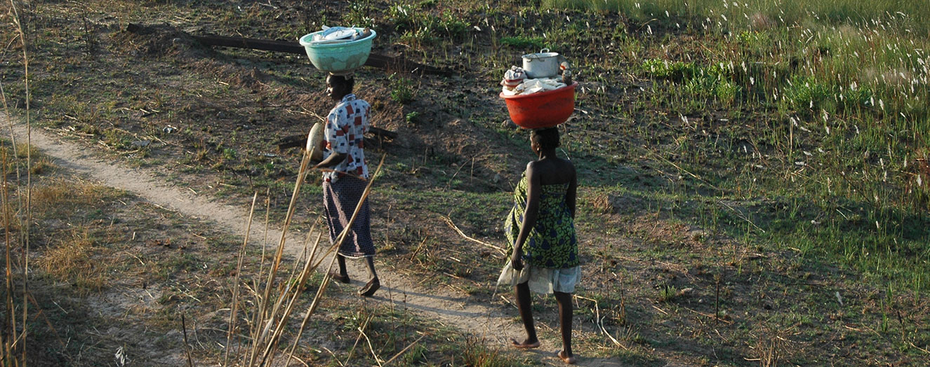 Arbeitsalltag der Frauen in Cusseque, Angola Foto: M. Finckh