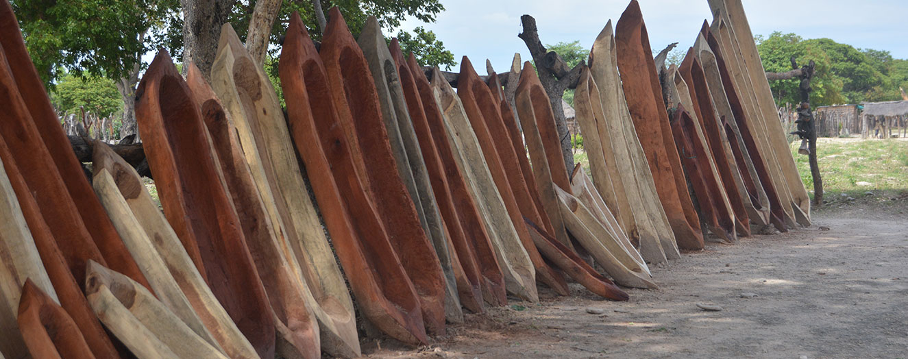 Trade of canoes Photo: M. Finckh