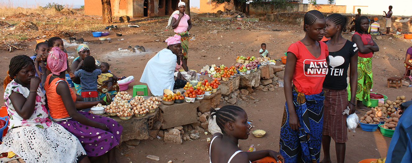 Local market close to the Chitembo, Angola Photo: M. Pröpper