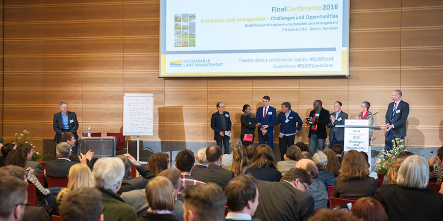Stakeholder-Gremium auf der Abschlusskonferenz 2016 in Deutschland Foto: A. Schmidt