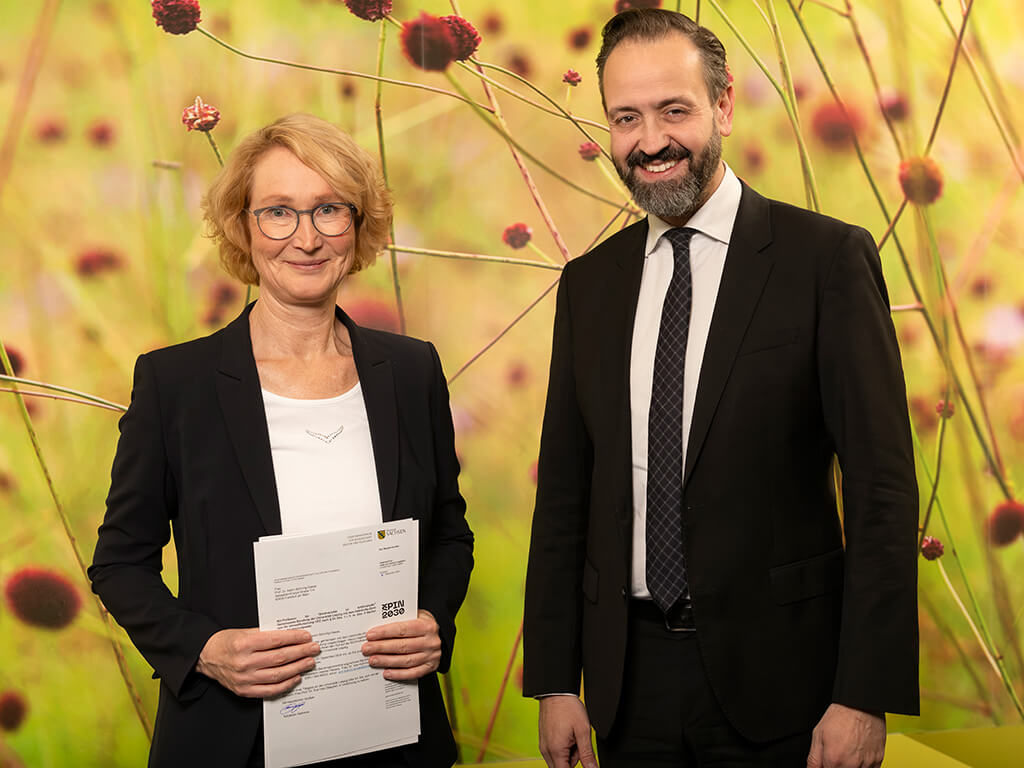 Prof Katrin Böhning-Gaese und Minister Sebastian Gemkow ©André Künzelmann / UFZ