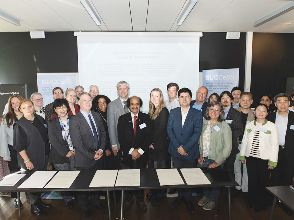 Participants at the Nobel symposium when signing the declaration. © Liisa Eelsoo